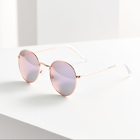 Urban Outfitters Accessories - Round sunglasses